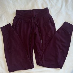 Lululemon Ready to Rulu jogger Size 2 in Cassis/Burgundy